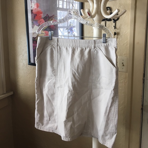 Khaki skirt. - Picture 1 of 1